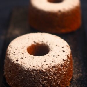 Muffiny s ovesnými vločkami, jablky a vlašskými ořechy v dóze