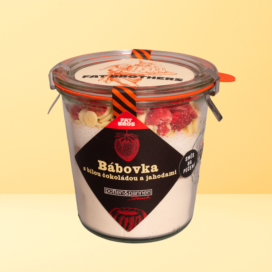 243D337F-4495-4C3C-9510-972486B1228F_1_105_c Bábovka s bílou čokoládou a jahodami v dóze střední