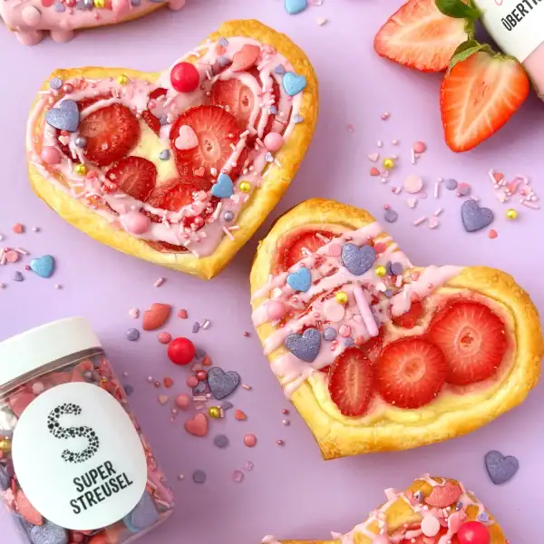 Kouzelná glazura Superdrip růžová – na muffiny, koláče a dorty (Kópia)